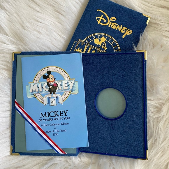 Disney 60th Mickey limited Edition book brochure cover - Picture 2 of 9